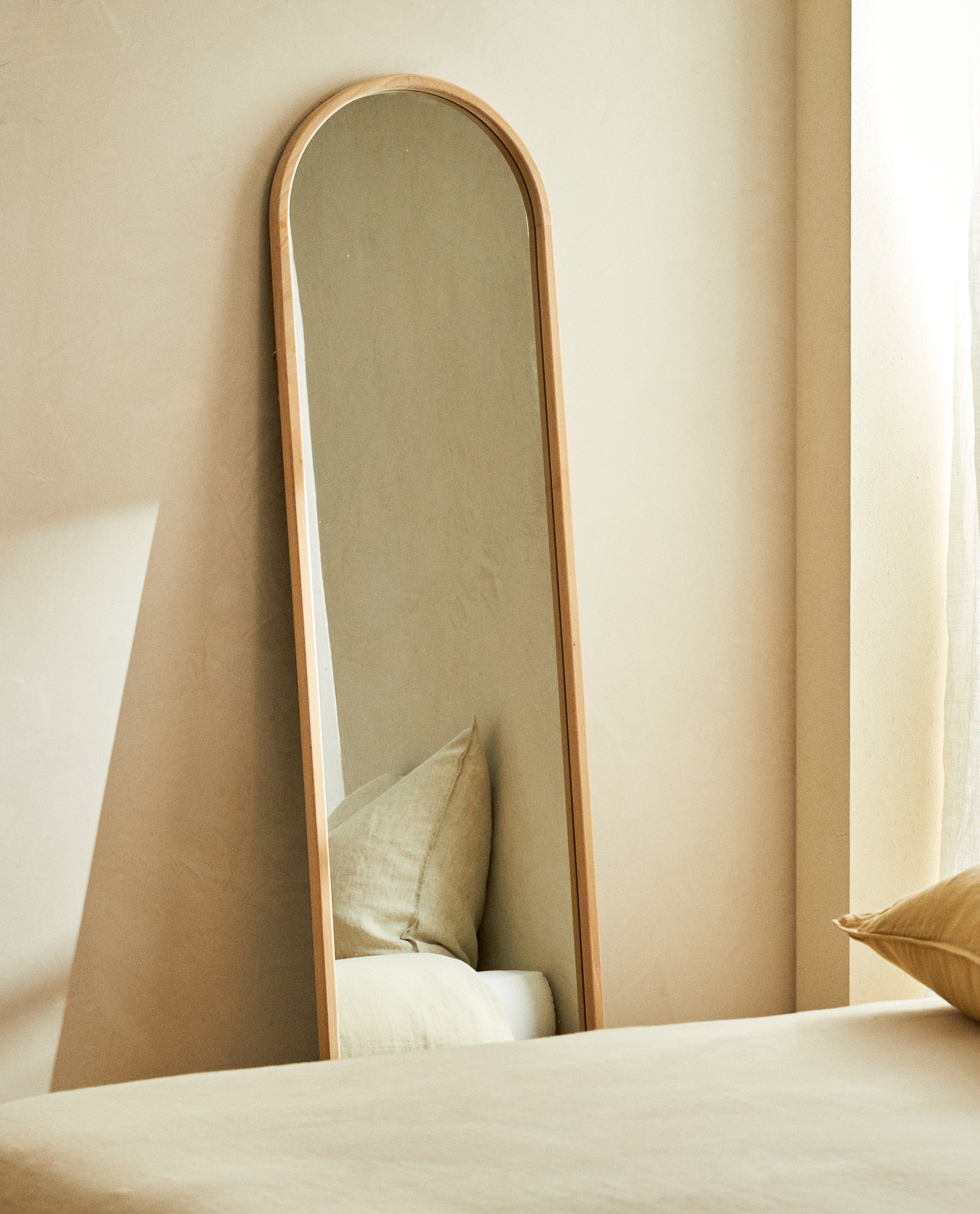 stand up mirror