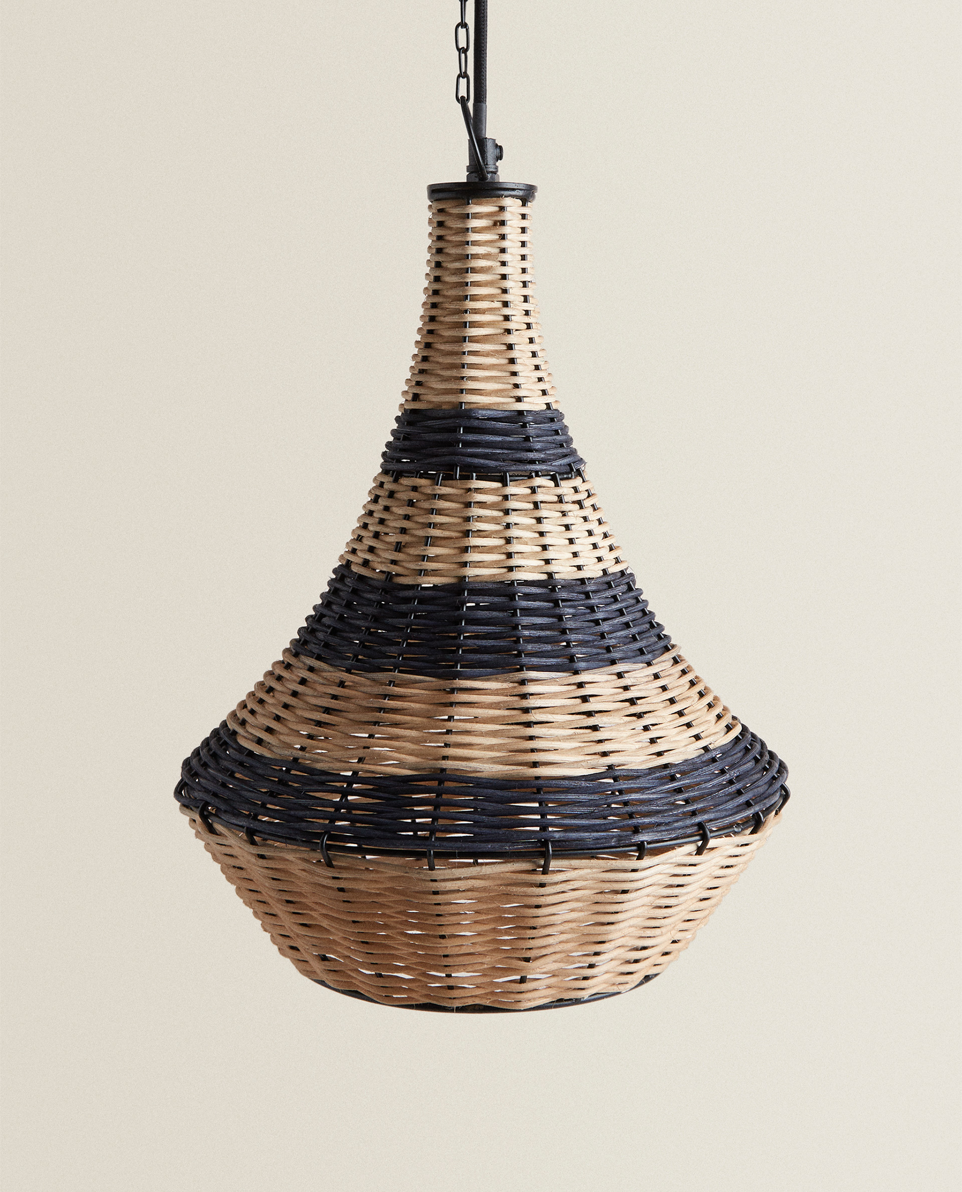 bolshaya potolochnaya lampa iz rotanga