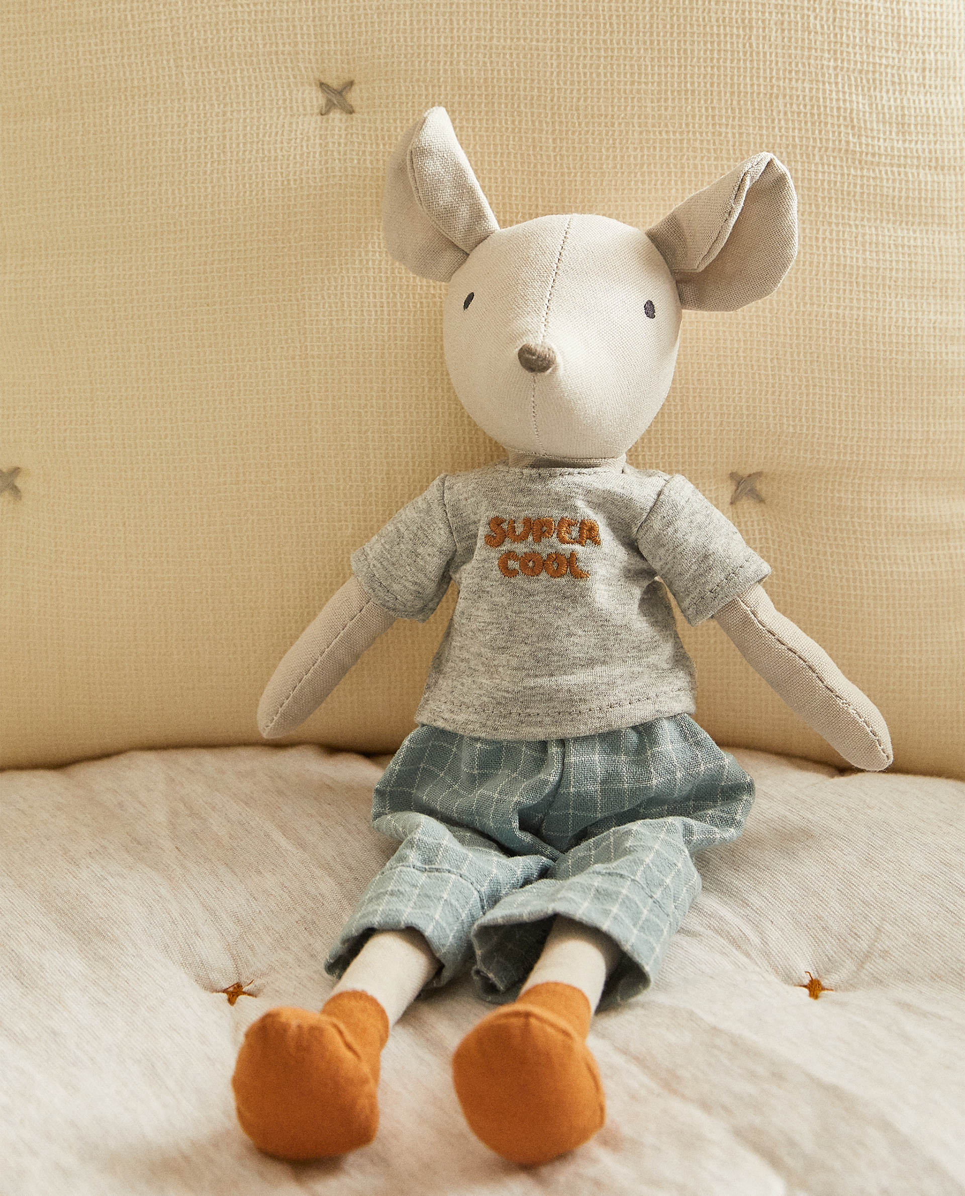 mouse cuddly toy
