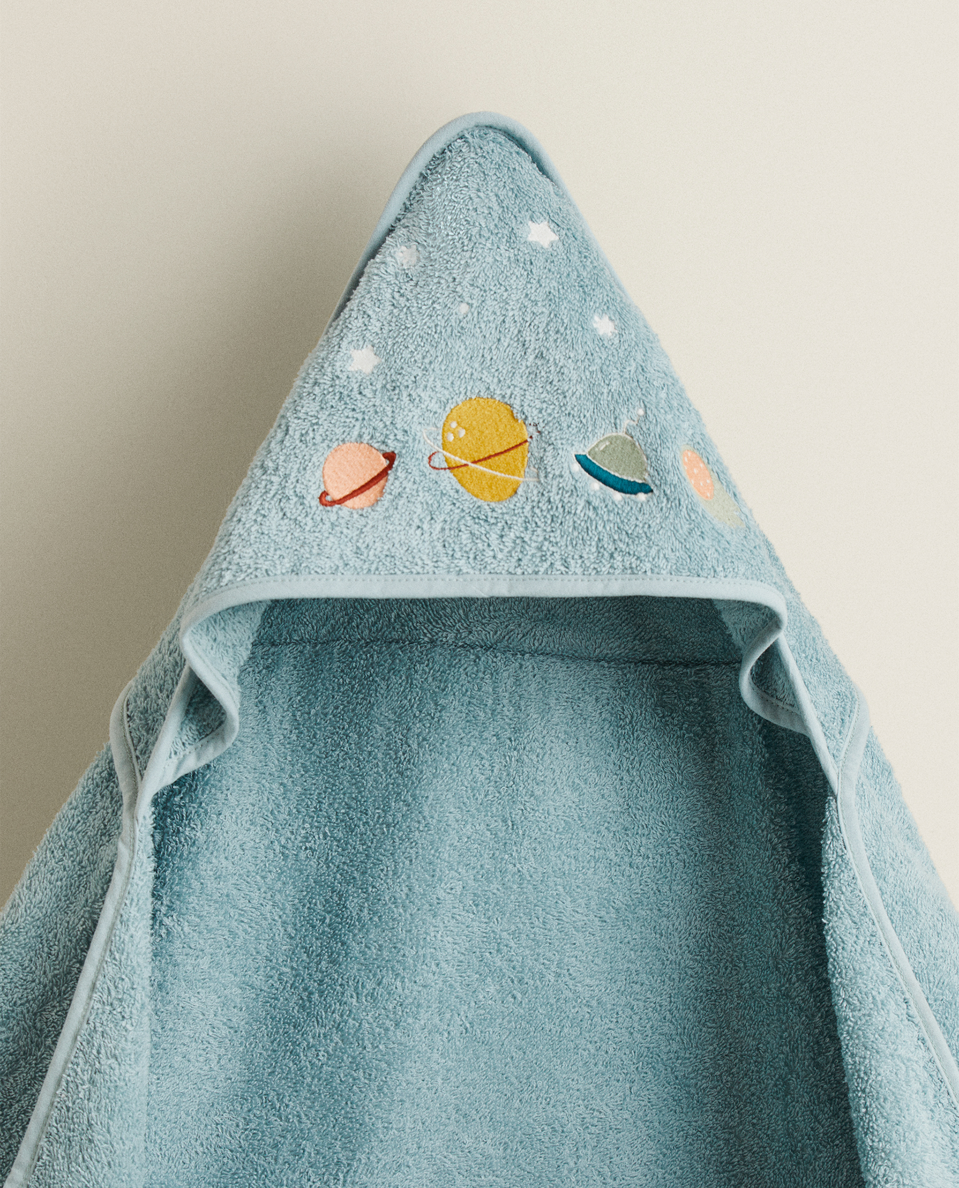 Asciugamano Con Cappuccio E Pianeti E Stelle Che Brillano Al Buio Accappatoi E Mantelle Bagno Bambini Zara Home Italia
