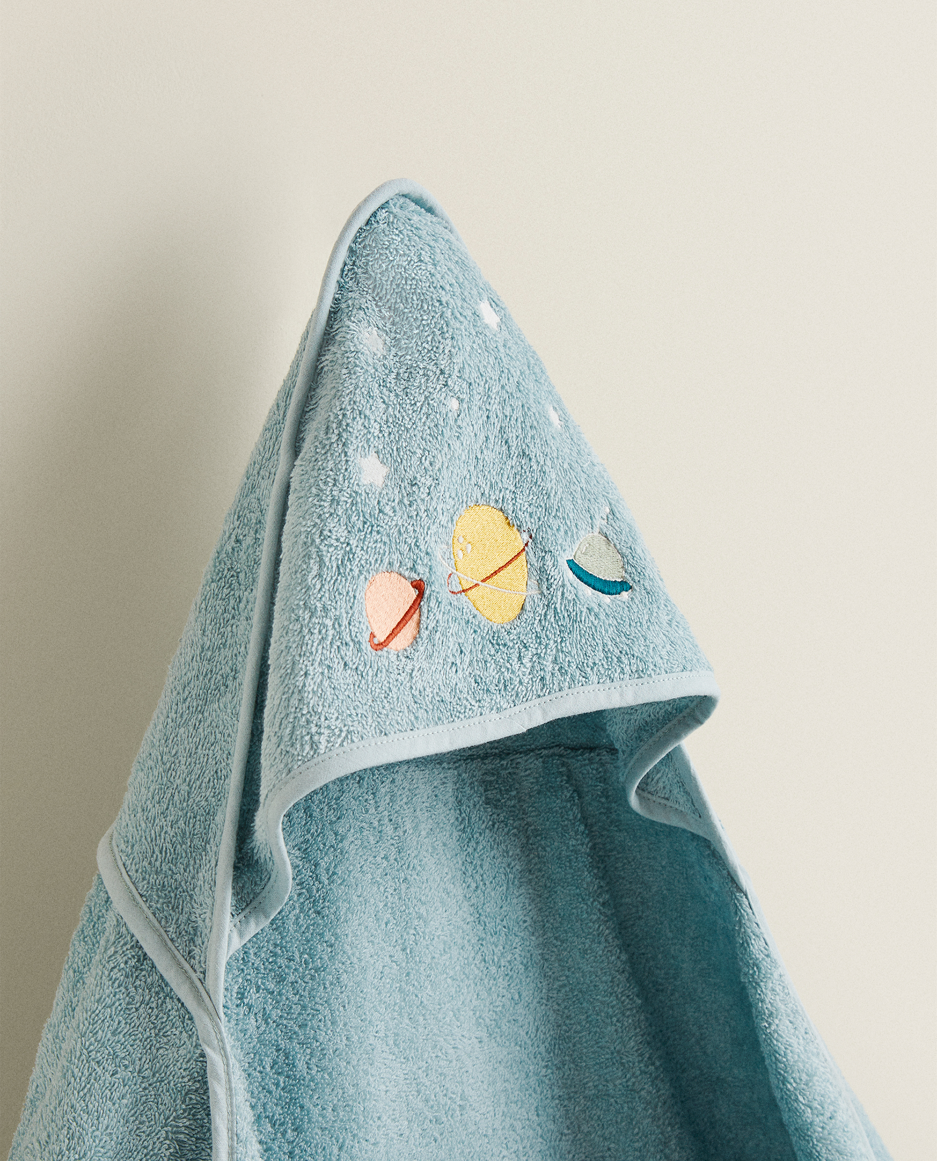 Asciugamano Con Cappuccio E Pianeti E Stelle Che Brillano Al Buio Accappatoi E Mantelle Bagno Bambini Zara Home Italia