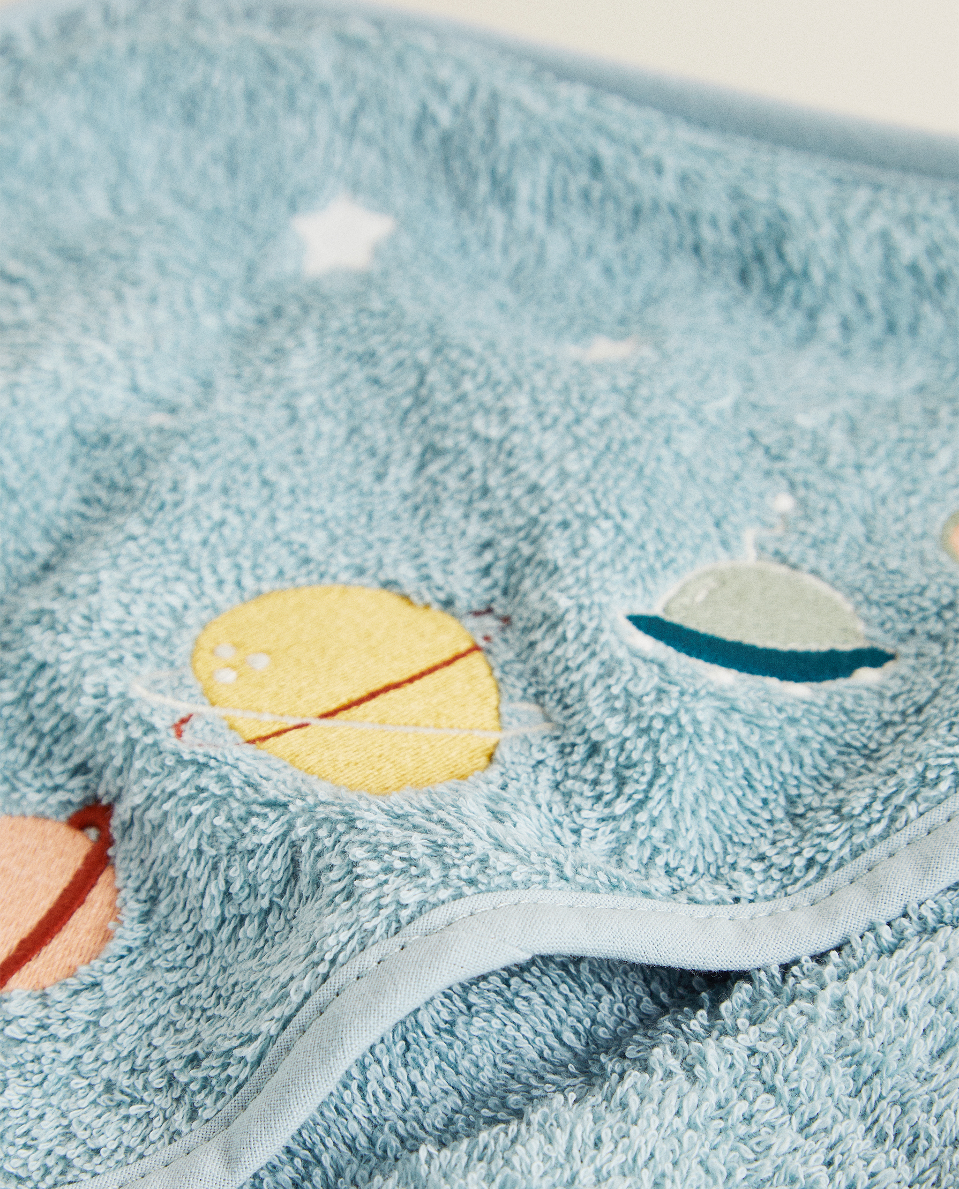 Asciugamano Con Cappuccio E Pianeti E Stelle Che Brillano Al Buio Accappatoi E Mantelle Bagno Bambini Zara Home Italia
