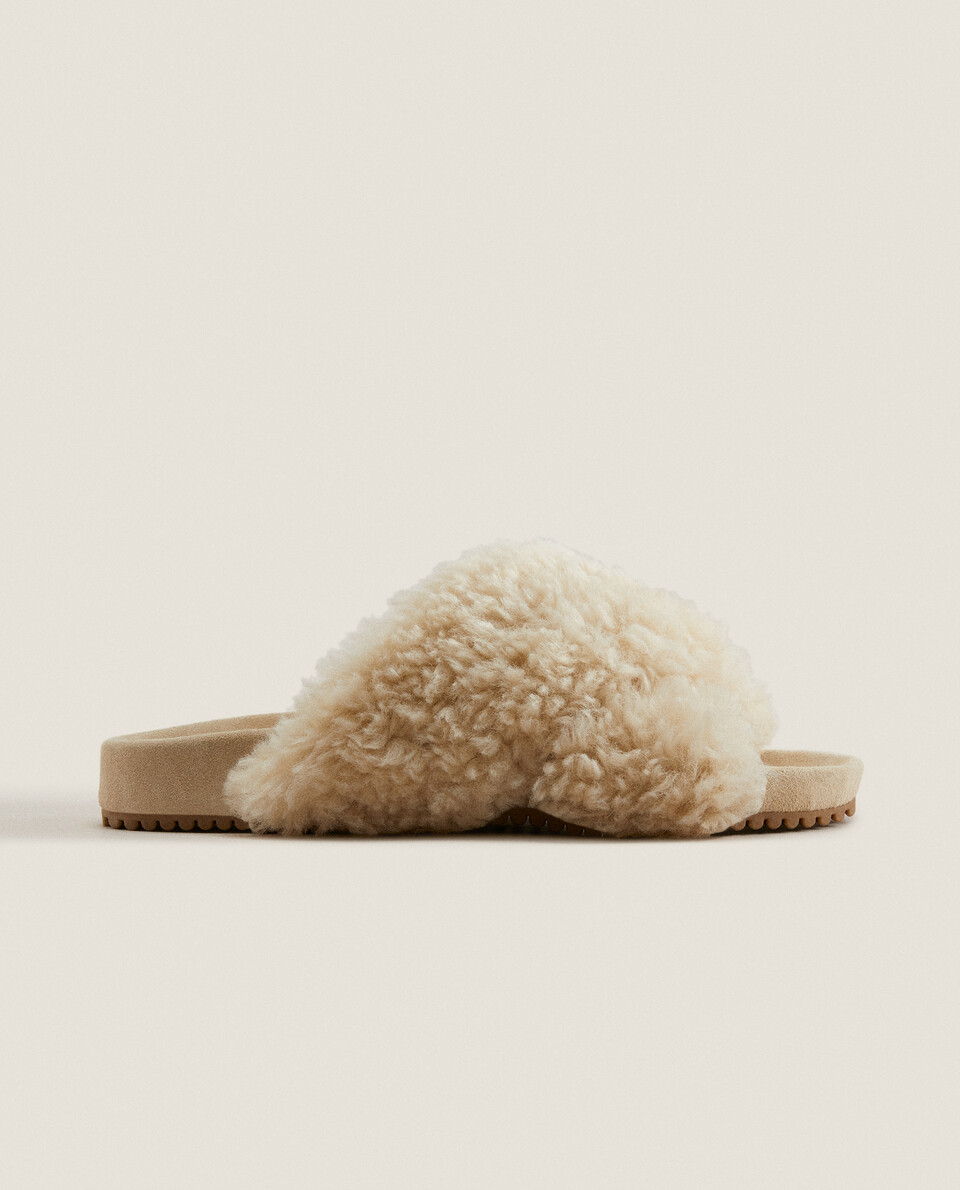 Sandale cu barete încrucișate din imitație de blană