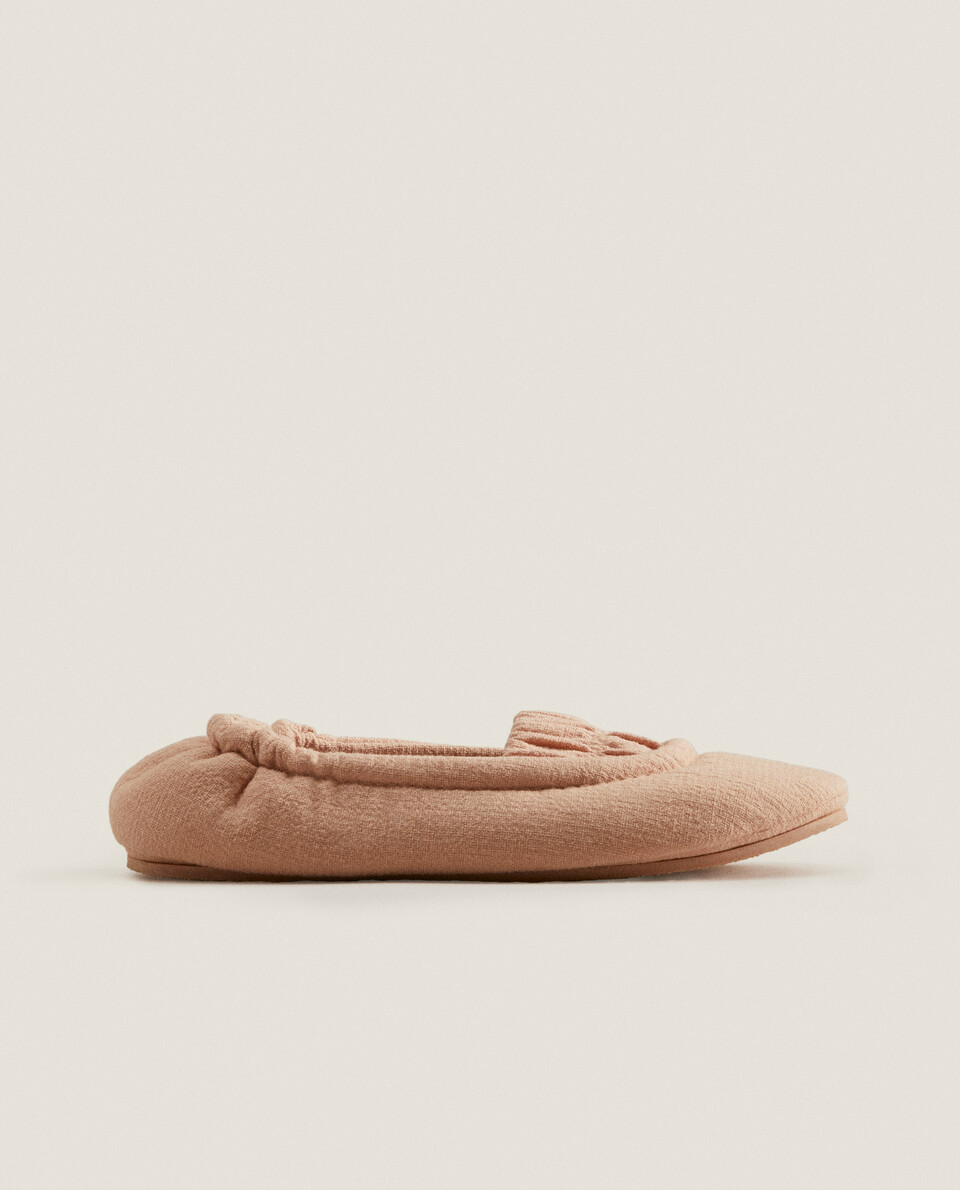 Ballerina slippers with elastic detail