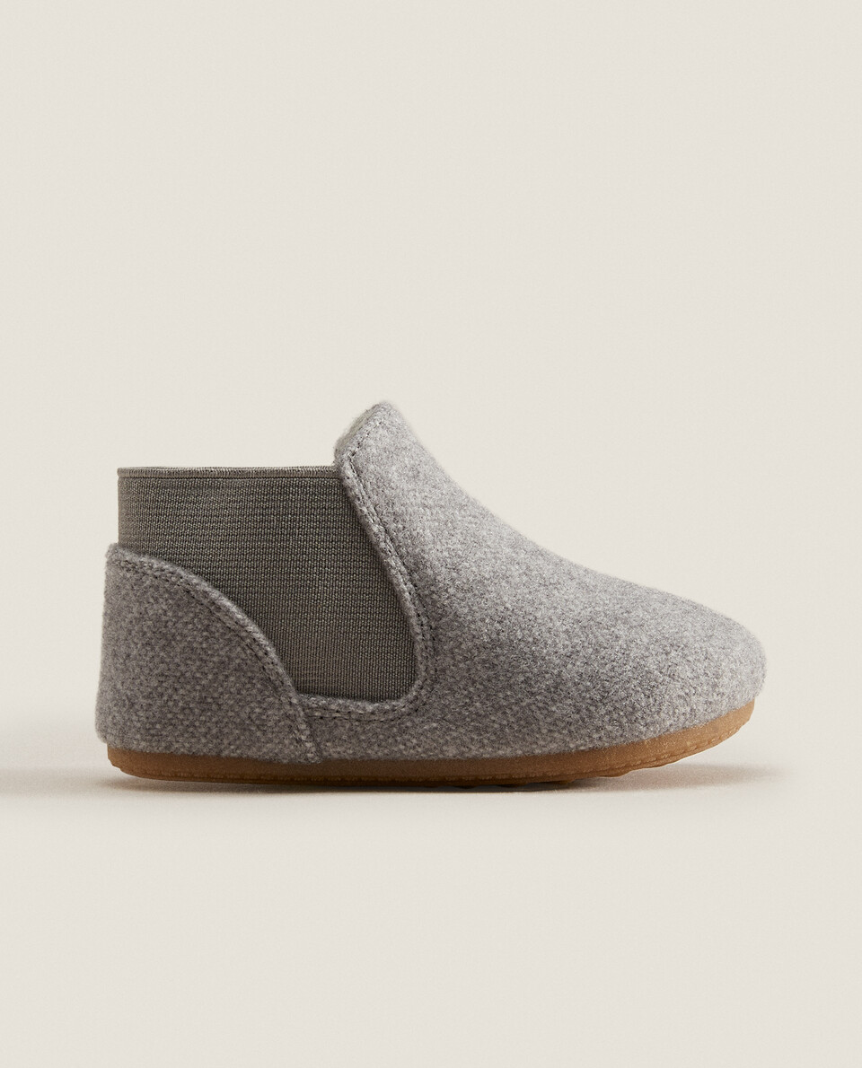 Stretch high-top slippers