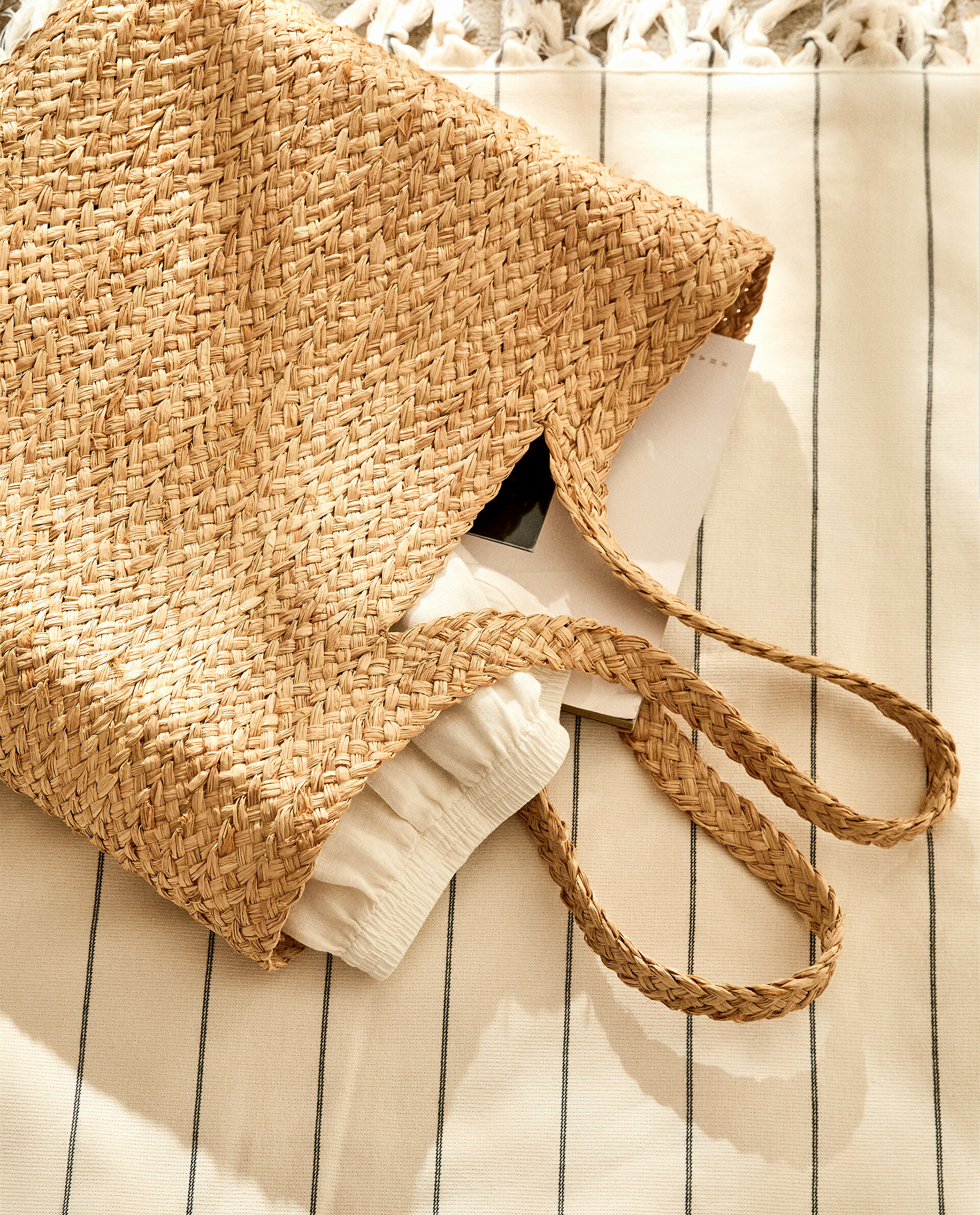 CAPAZO DETALLE ASAS - COLECCIÓN - PLAYA | Zara Home México