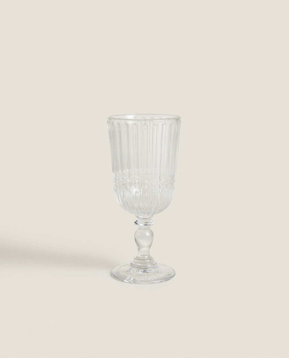 RAISED DESIGN WINE GLASS