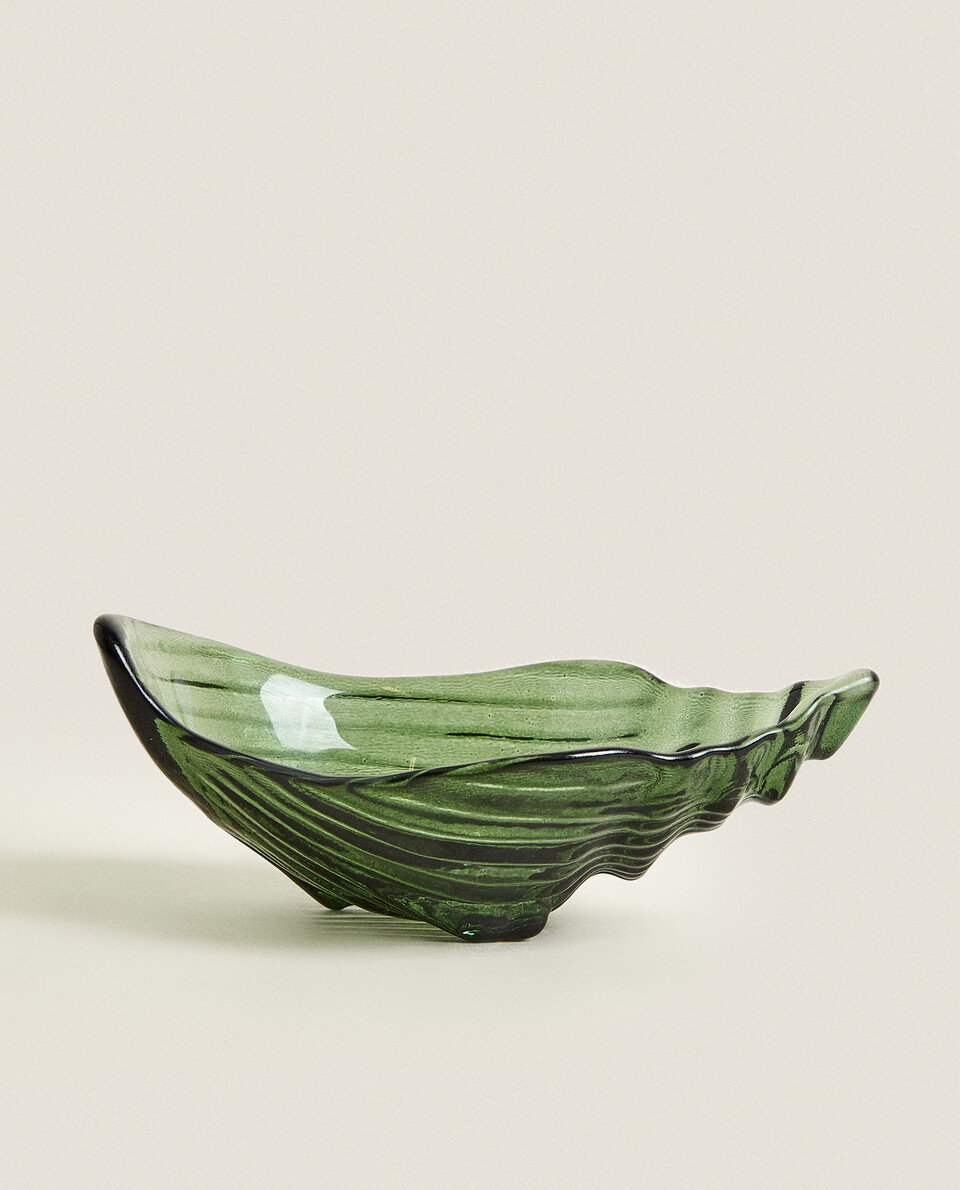 GLASS CONCH-SHAPED BOWL