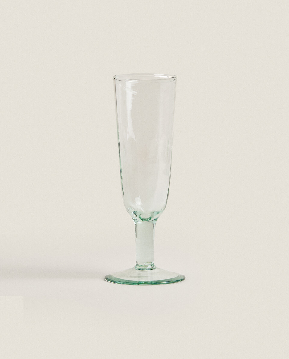 FLUTE GLASS WITH RAISED DESIGN