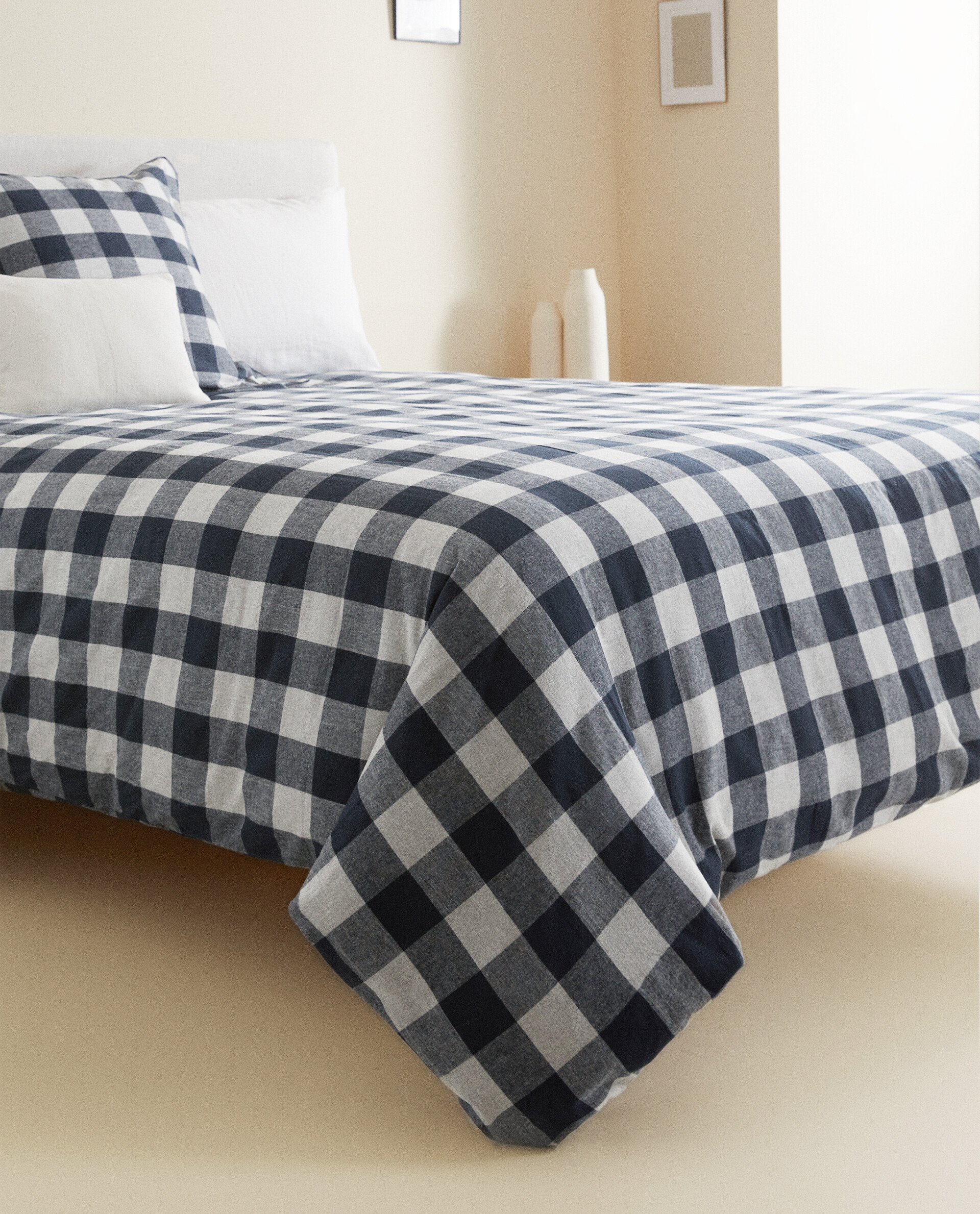 Housse De Couette En Flanelle A Carreaux Bleu Marine Housses De Couettes Linge De Lit Chambre Zara Home France