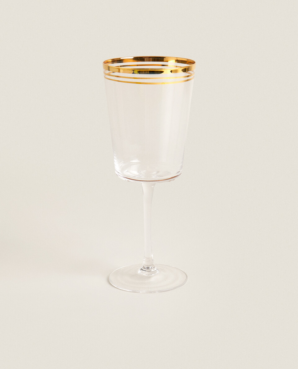 WINE GLASS WITH GOLD DETAIL