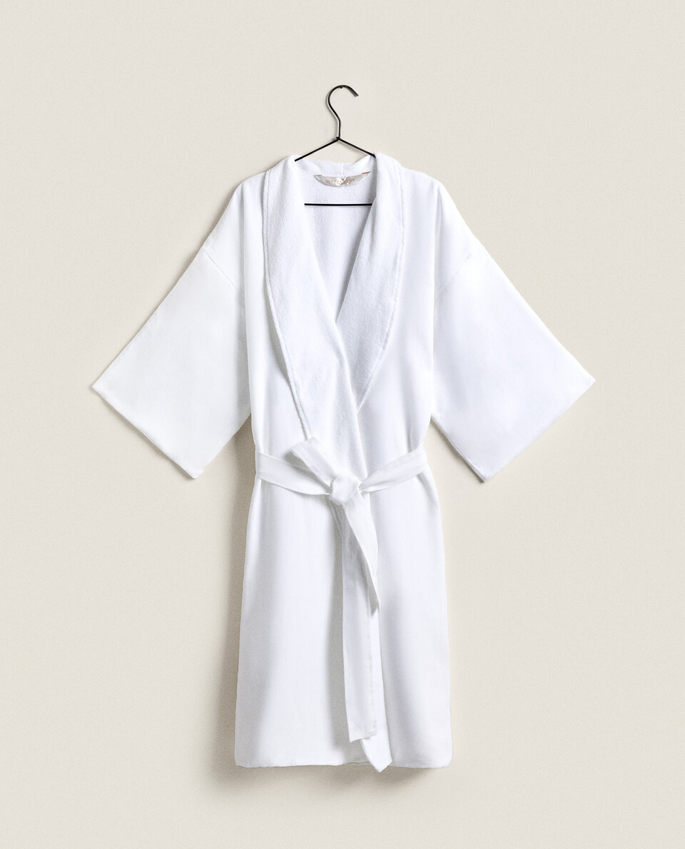 WASHED LINEN AND TERRYCLOTH BATHROBE
