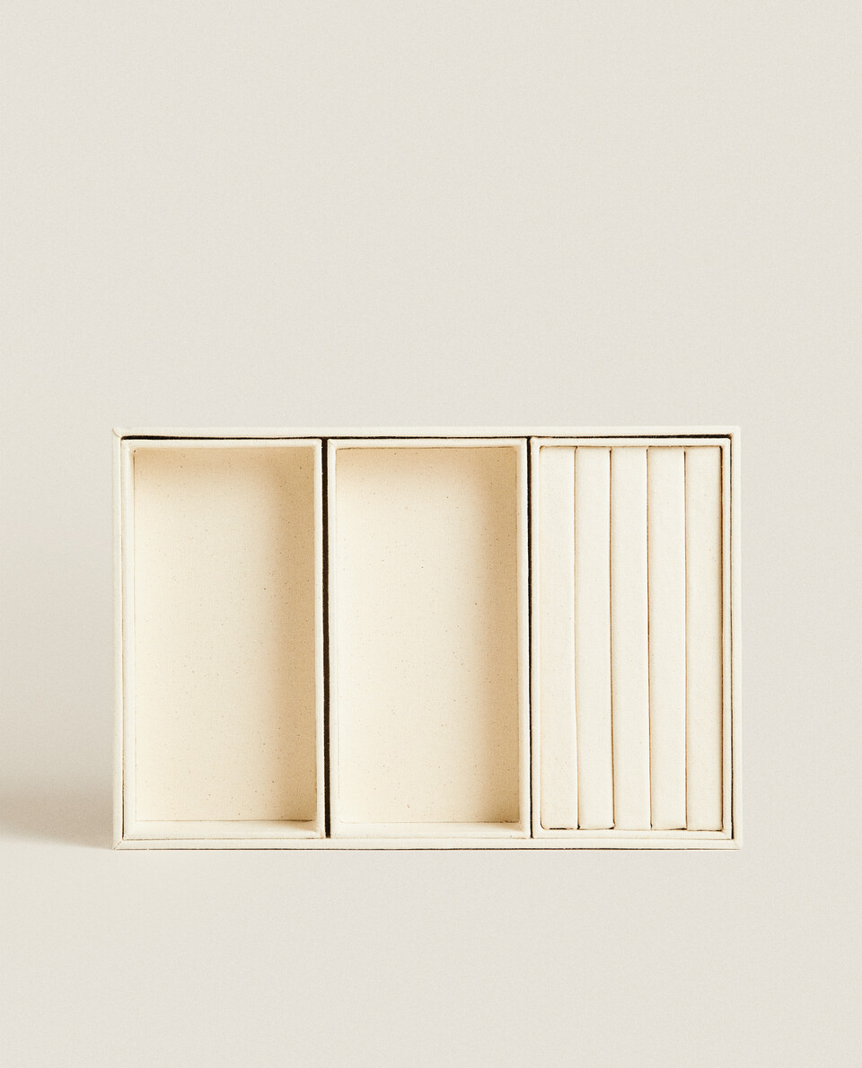 BOX WITH COMPARTMENTS