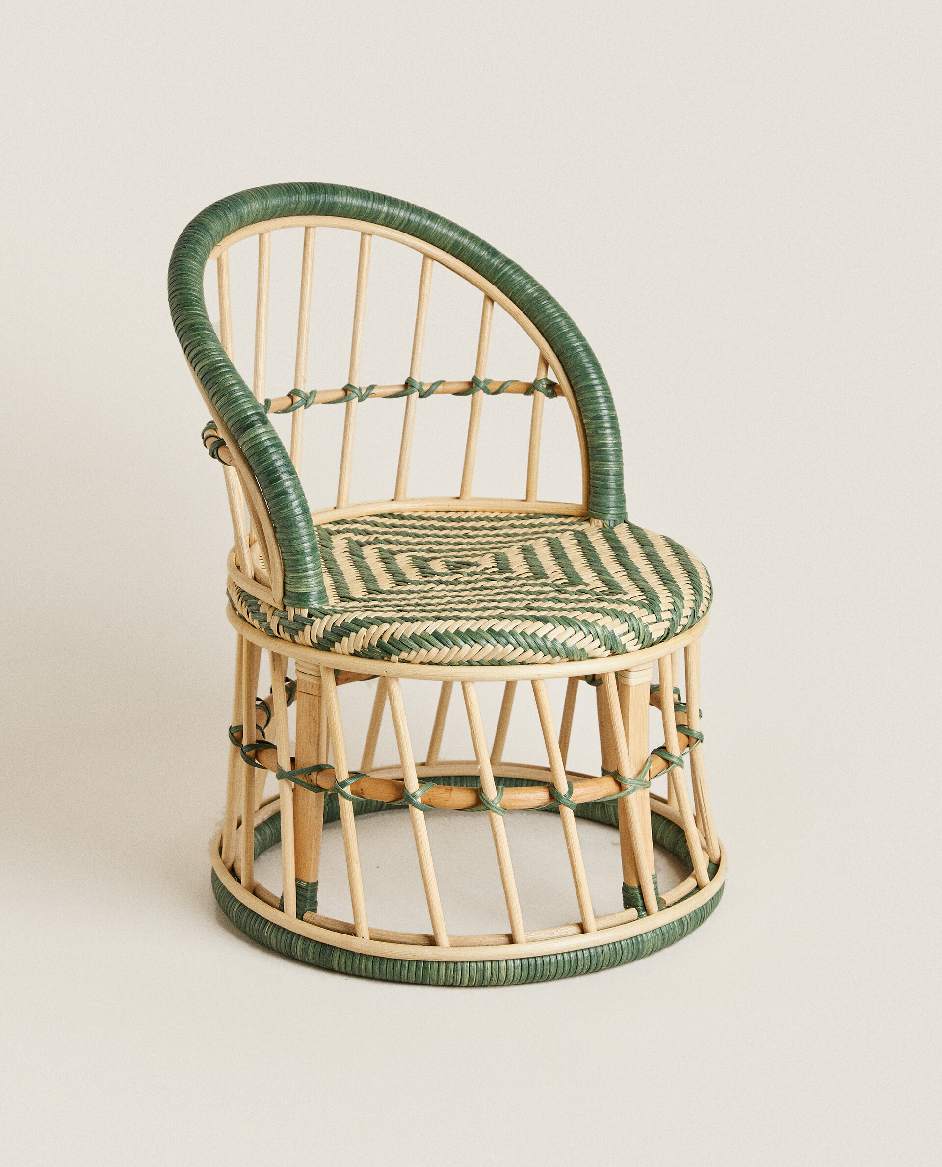 round rattan seat