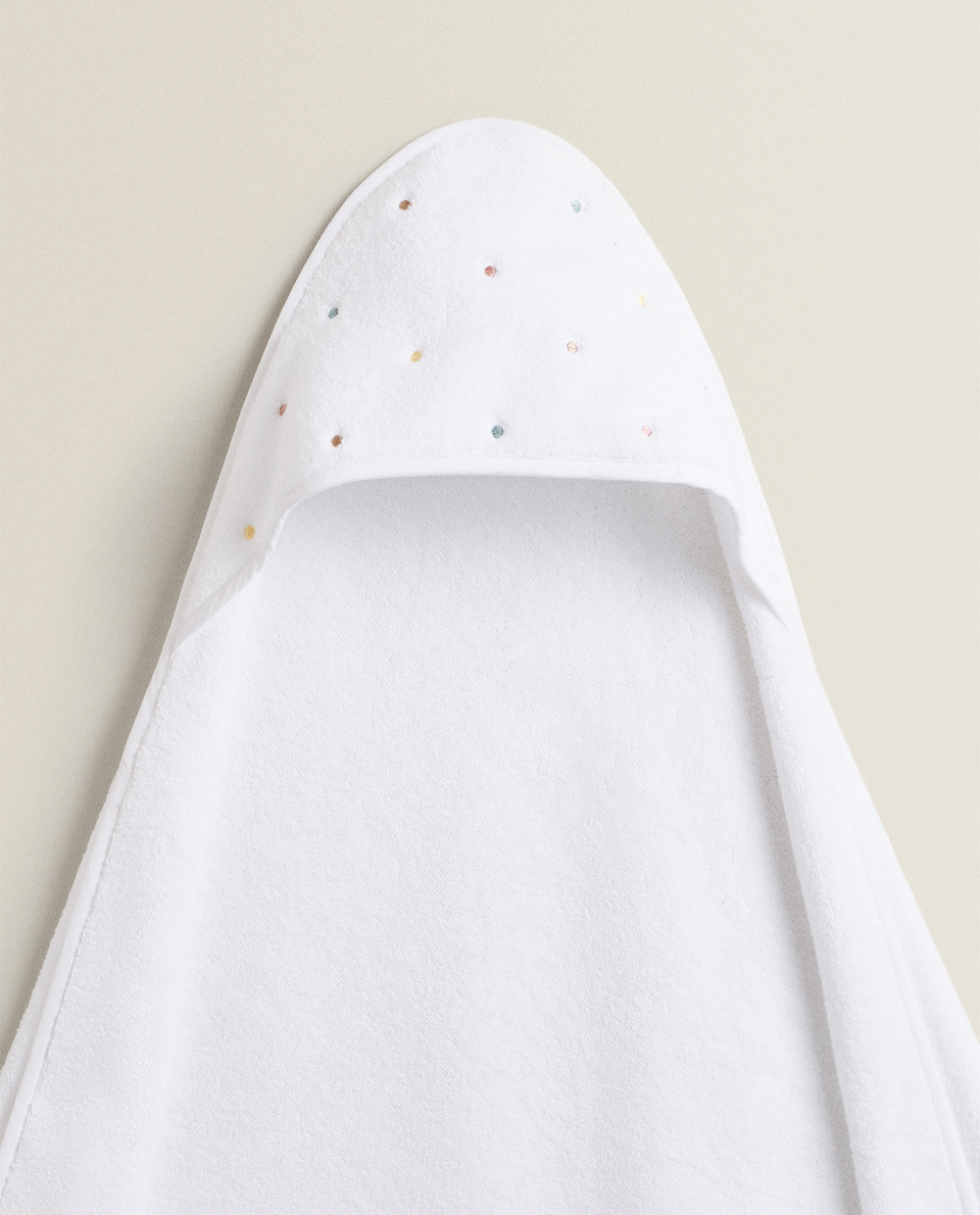 HOODED TOWEL WITH MULTICOLOURED POLKA DOT DETAILS