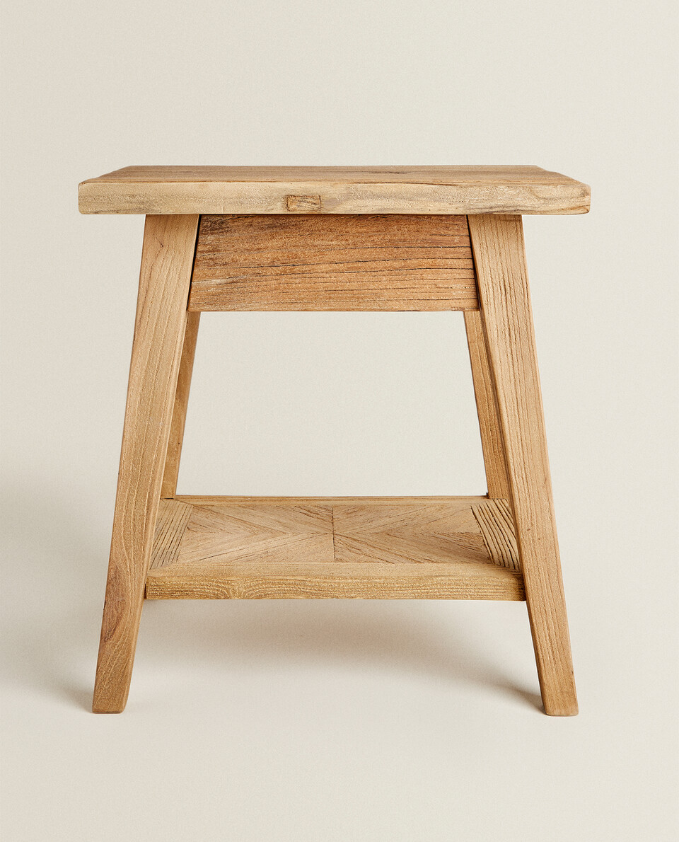 طاولة صغيرة من الخشب المستدام