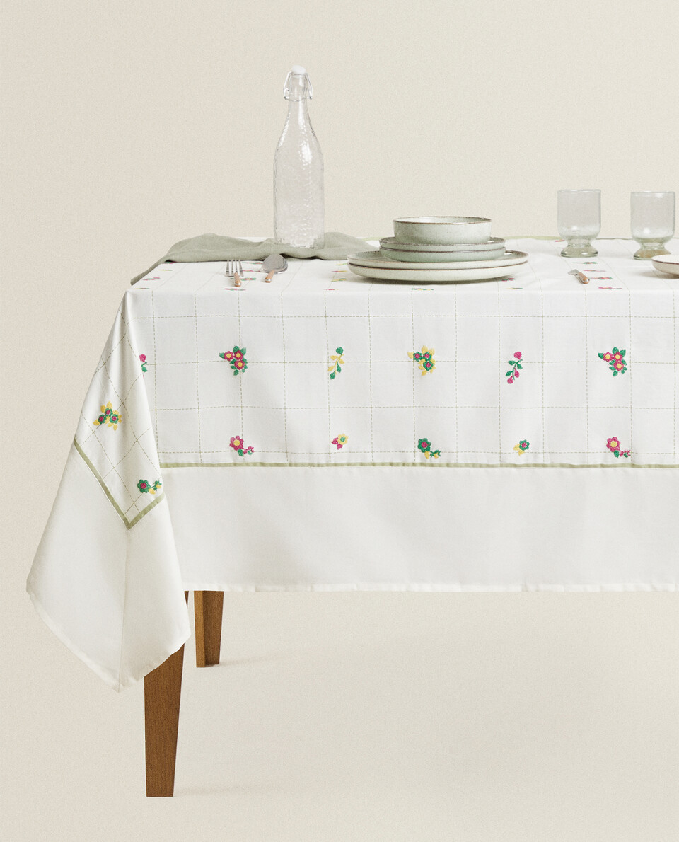 EMBROIDERED FLOWERS TABLECLOTH