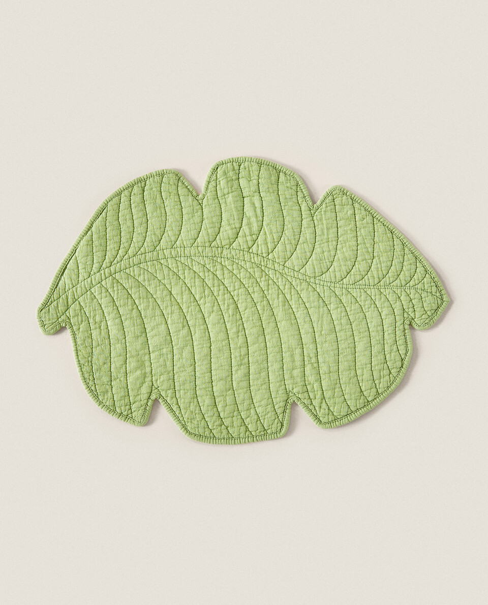 LEAF-SHAPED QUILTED PLACEMAT