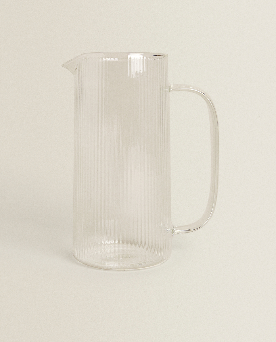 BOROSILICATE GLASS PITCHER WITH LINE DESIGN