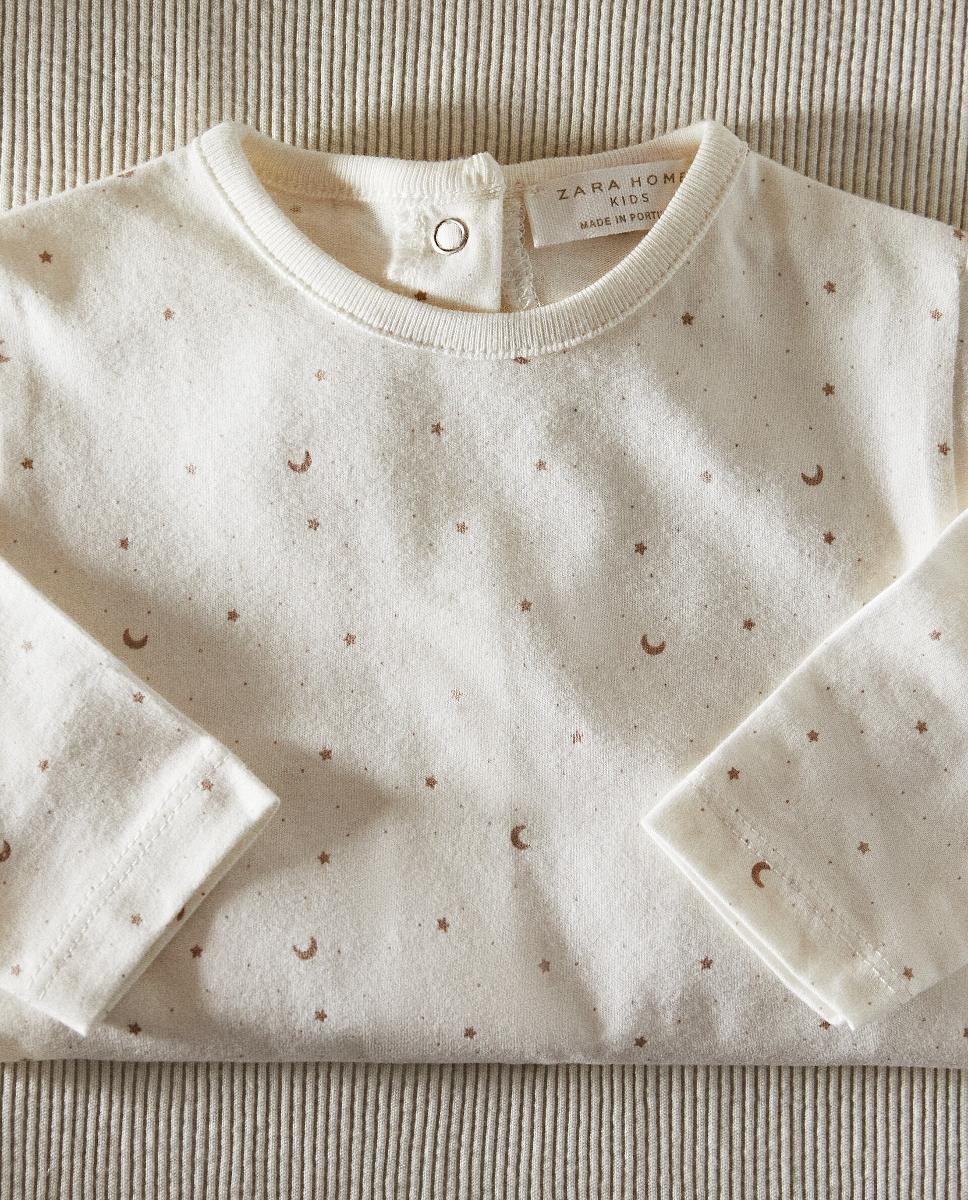 COTTON JERSEY ROMPER WITH MOONS AND 