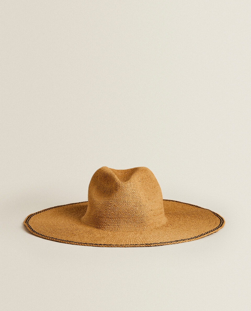 HAT WITH CONTRAST STRIPES - COLLECTION 
