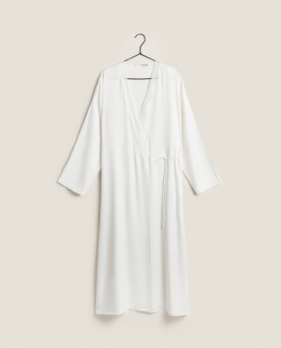 SATEEN ROBE WITH A LACE TRIM