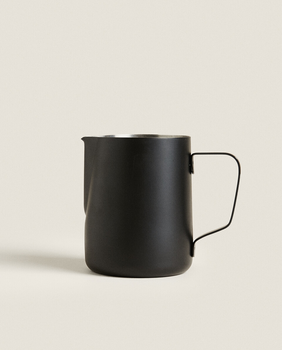 LACQUERED MEASURING JUG