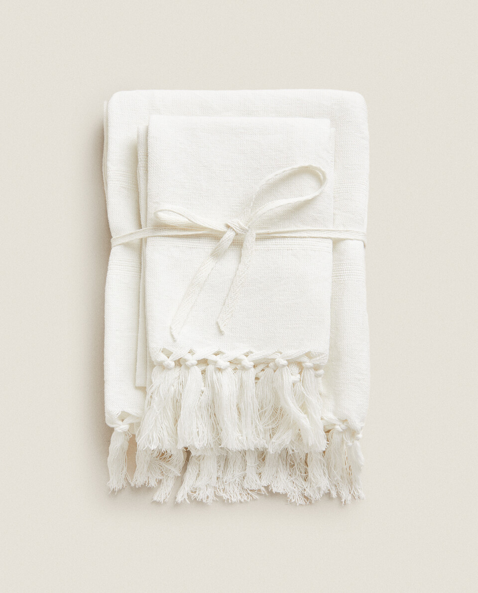 TOWEL WITH FRINGED TRIM (PACK OF 2)