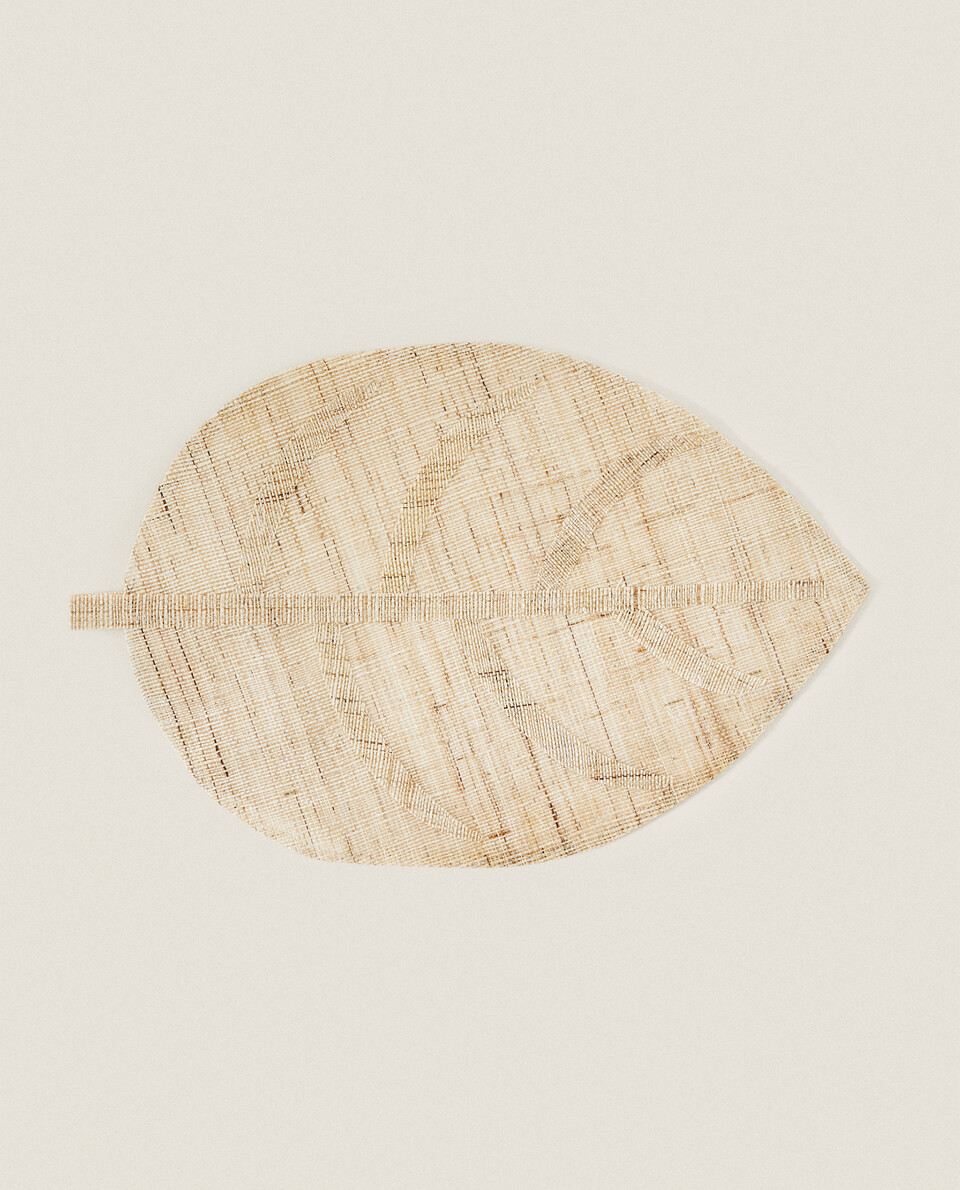 RAMIE PLACEMAT WITH LEAF SHAPE