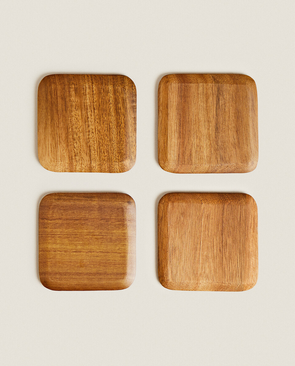 قواعد أكواب خشبية (طقم من 4 قطع)