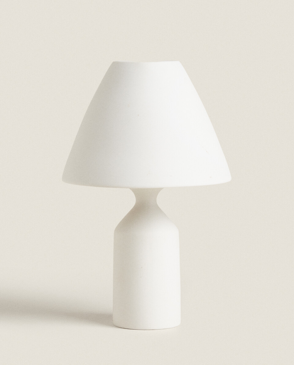 LAMP WITH A CERAMIC BASE AND LAMPSHADE
