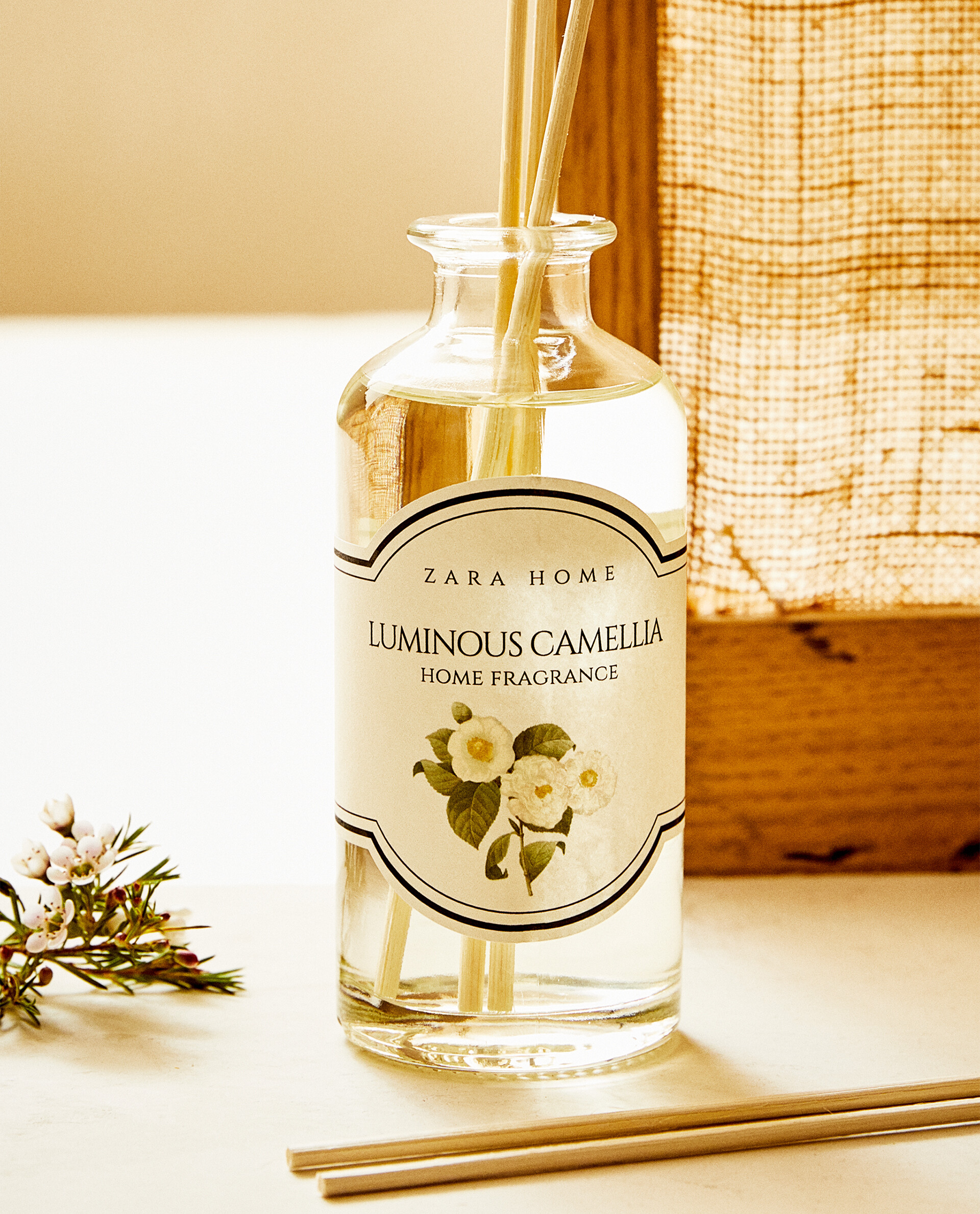 200 ML) LUMINOUS CAMELLIA REED DIFFUSER 
