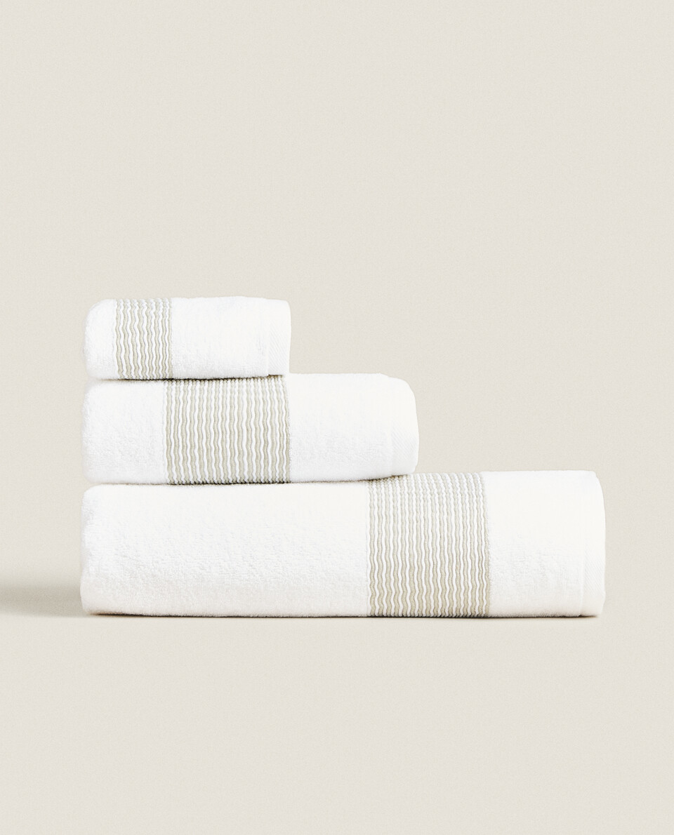 TOWEL WITH PLEATED BORDER