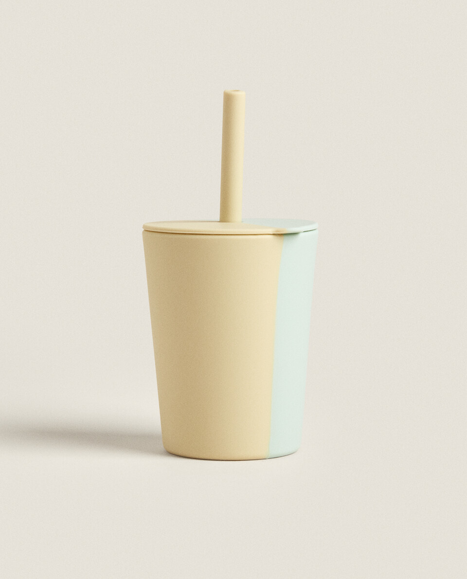 COLOURED SILICONE TUMBLER WITH STRAW