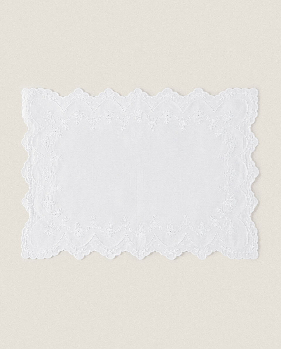 EMBROIDERED RAMIE PLACEMAT