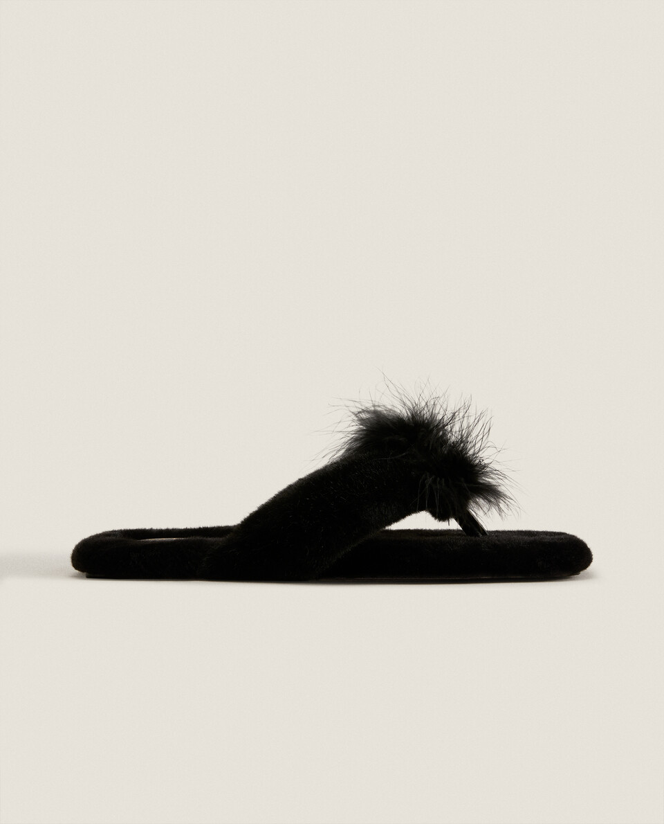 Faux fur sandals with feathers