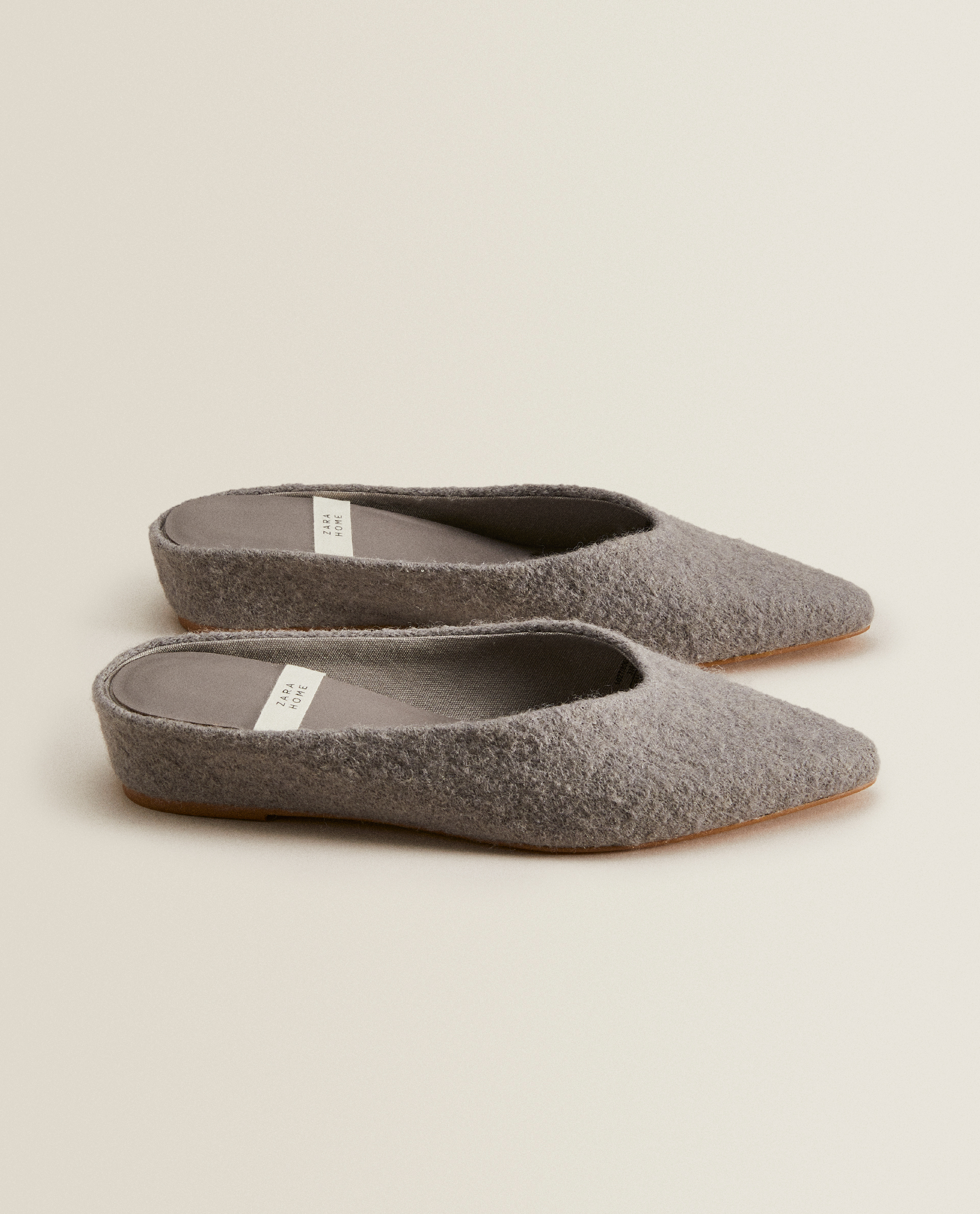 Zapatilla cuña cálida - | Zara Home España