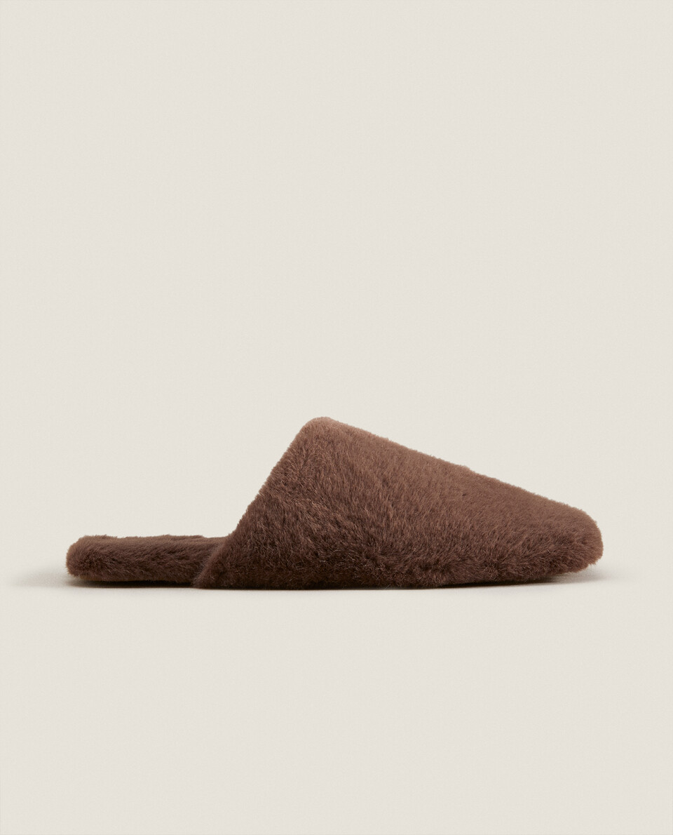 Pantofole in pelliccia sintetica con punta quadrata