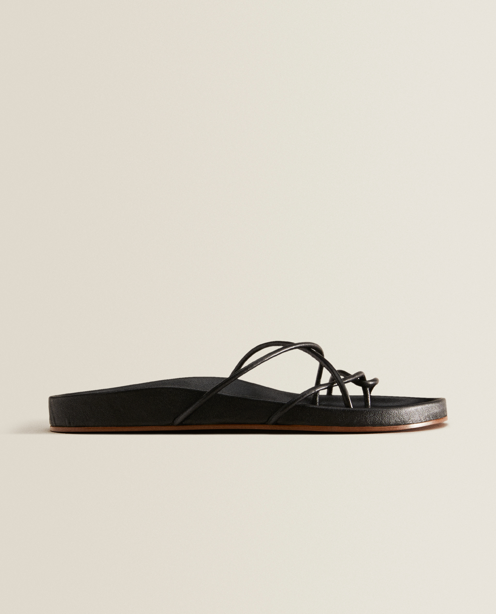 Sandali neri con fascette - Donna - CALZATURE - ABBIGLIAMENTO \u0026 CALZATURE |  Zara Home Italia