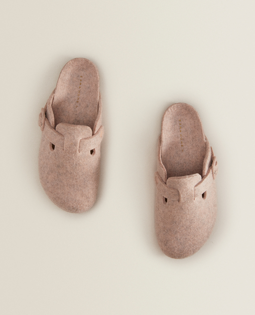 Zueco fieltro hebilla - Mujer - CALZADO - ROPA \u0026 CALZADO | Zara Home España  – Canarias