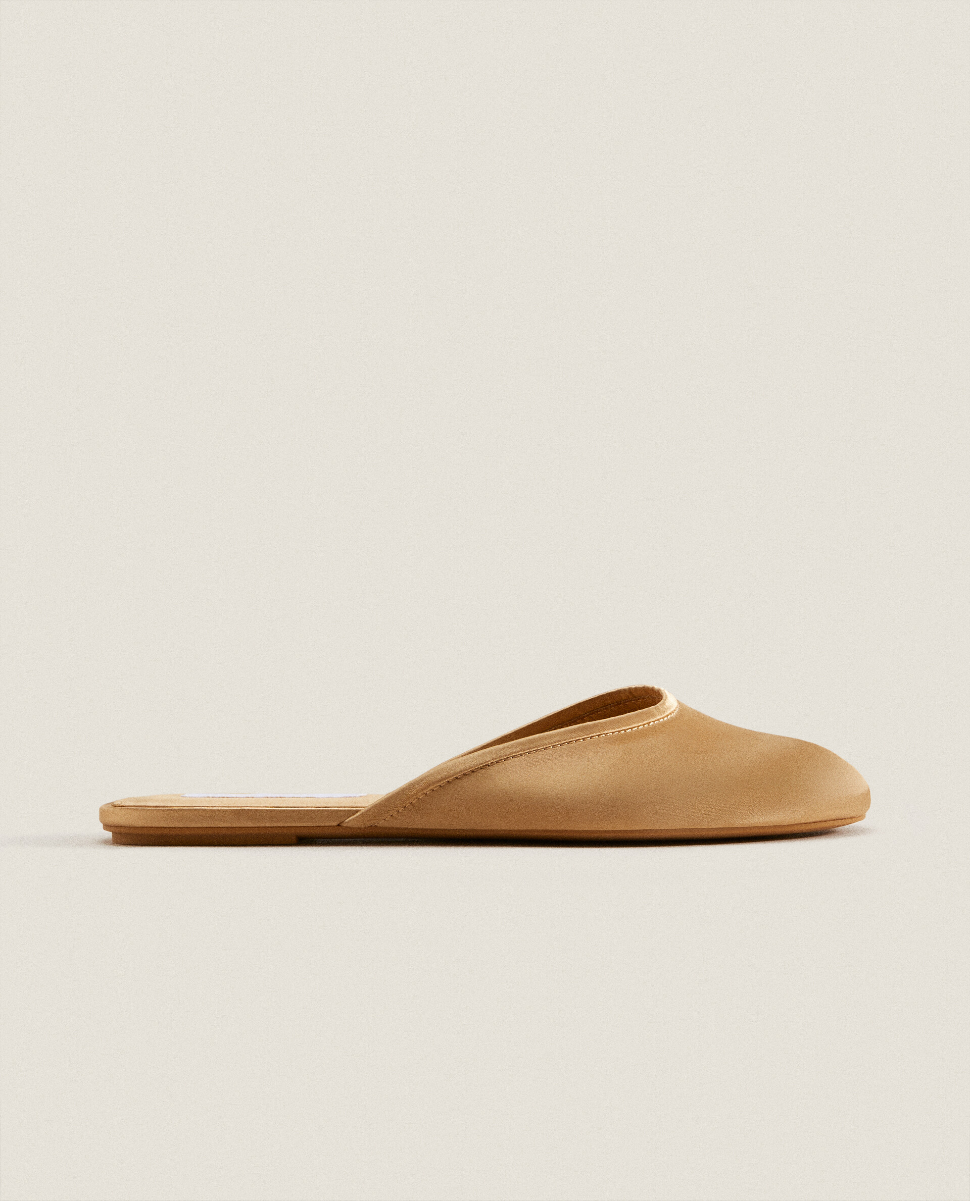 Zapatilla destalonada satén - Mujer - CALZADO - ROPA \u0026 CALZADO | Zara Home  España – Canarias