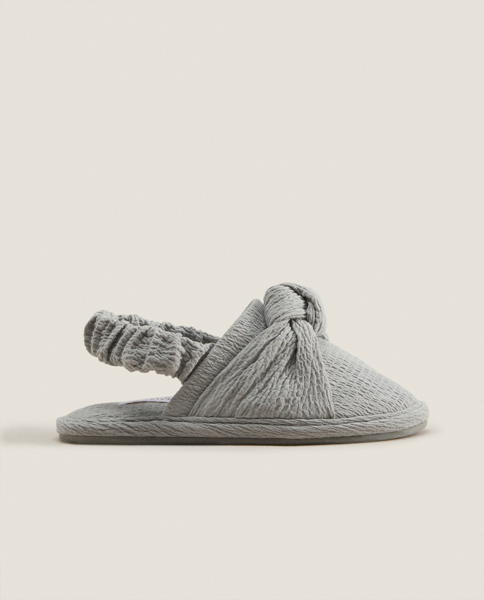 SLIPPERS WITH KNOT DETAIL