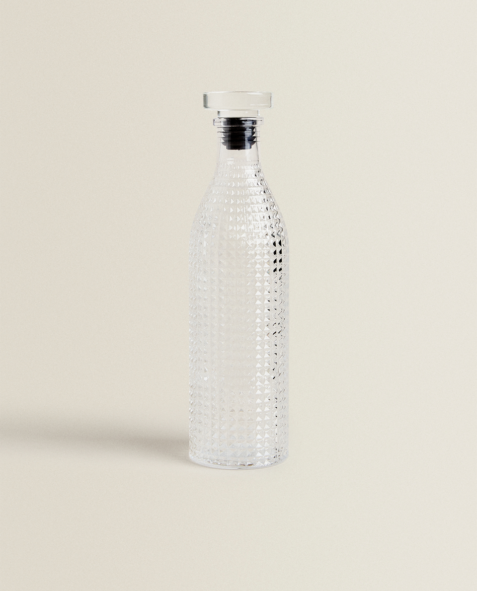 GLASS BOTTLE WITH TEXTURED DESIGN