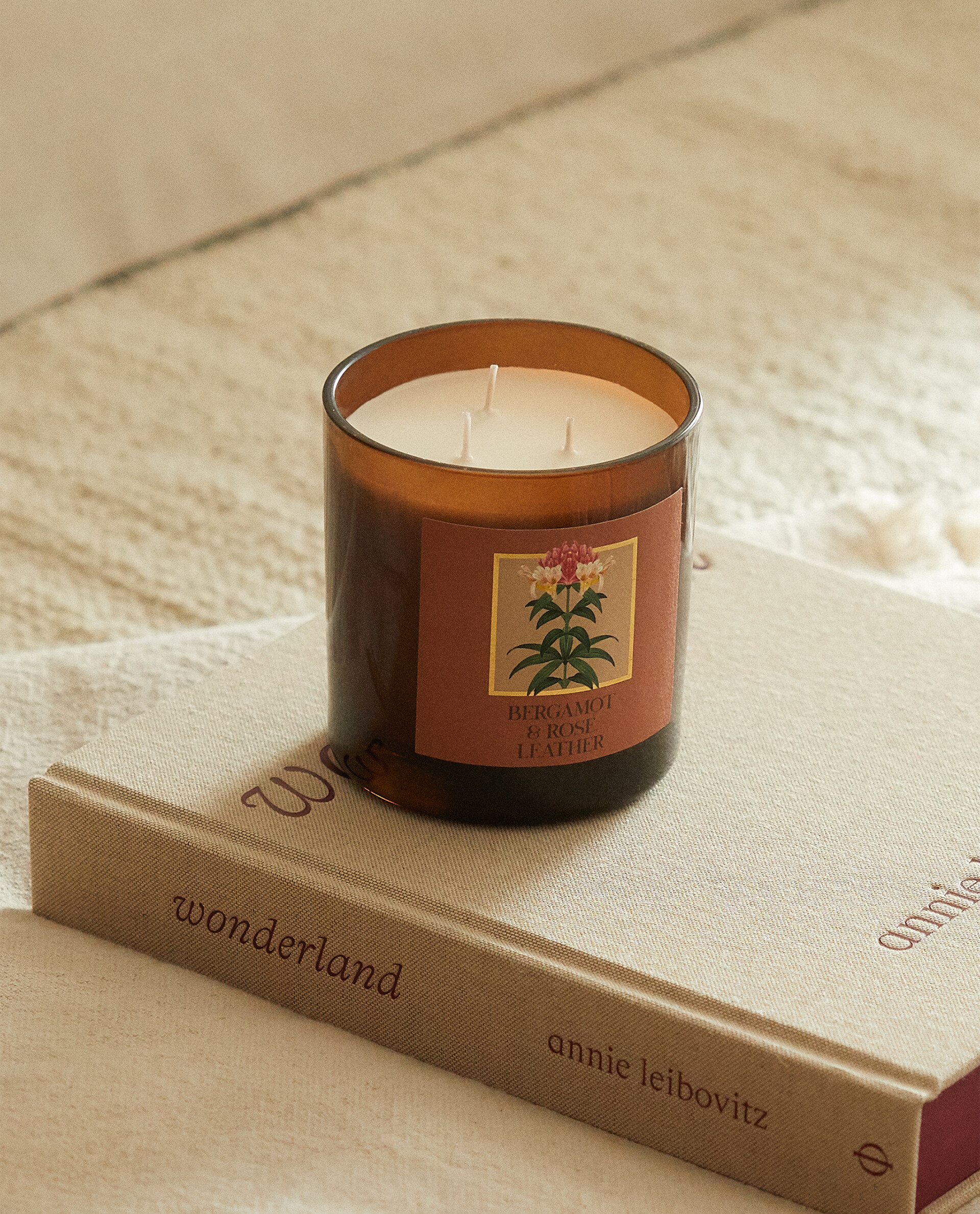 ROSE, LEATHER SCENTED CANDLE - | Zara 