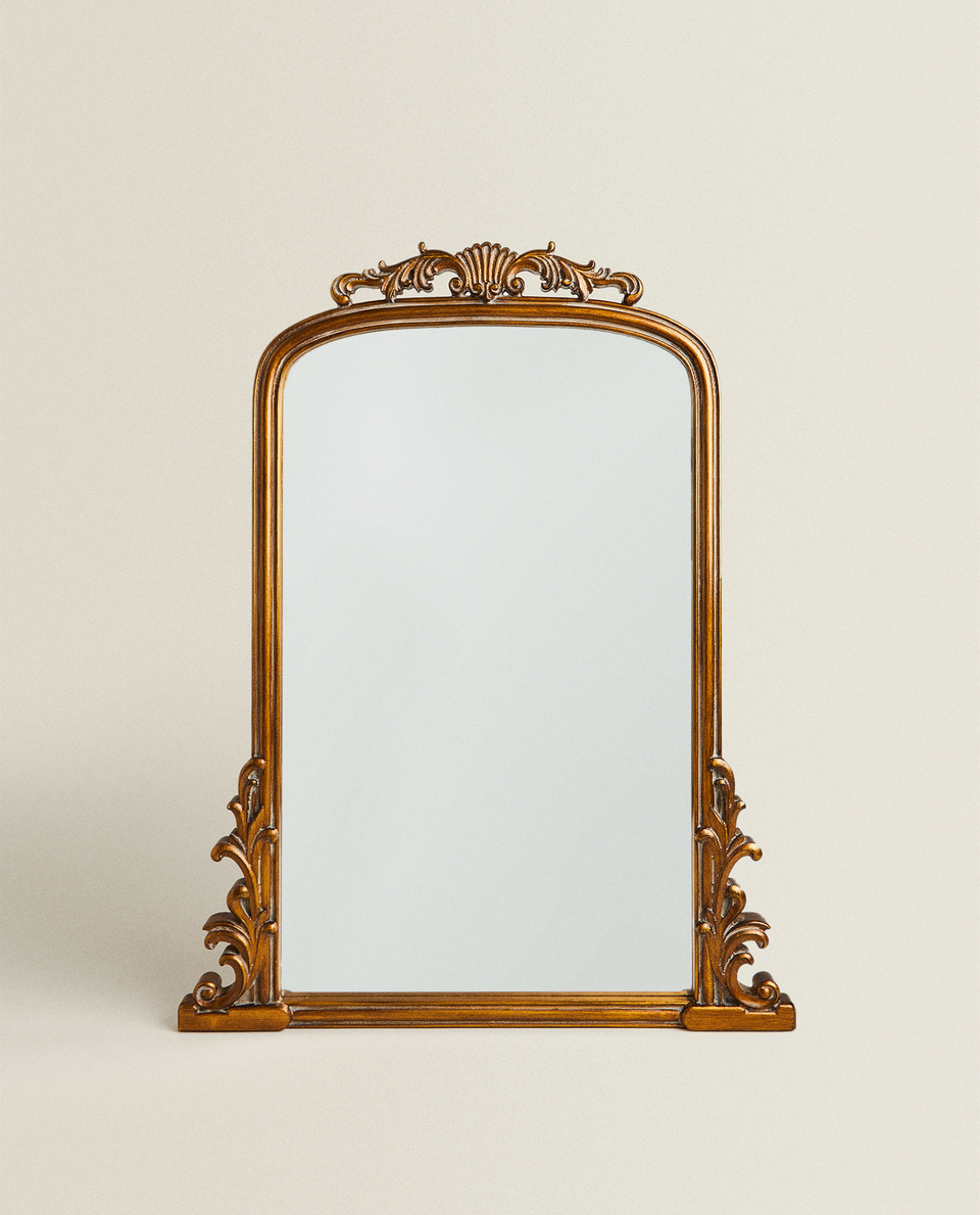 مرآة خشبية ذهبية