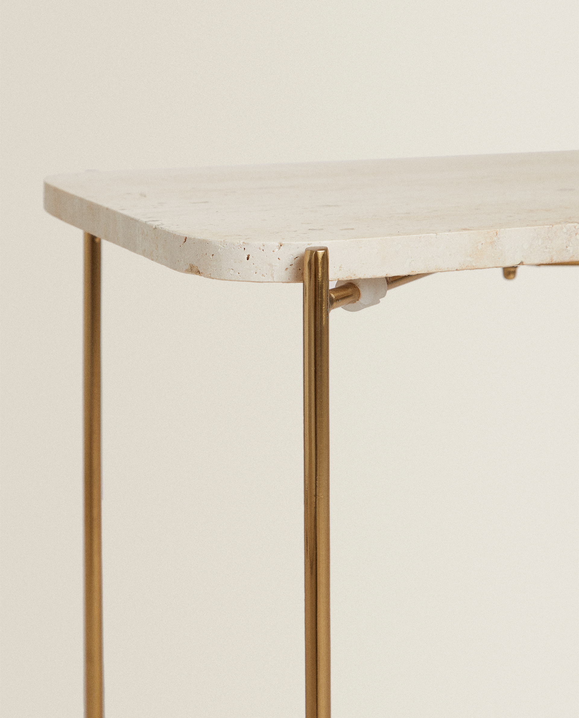 ZARA home セメントフィニッシュテーブル