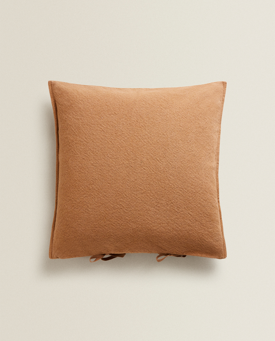 CUSHION COVER WITH BOWS
