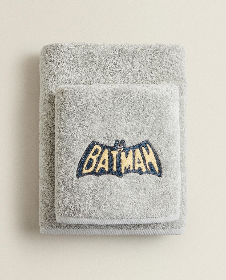 منشفة باتمان مطرزة