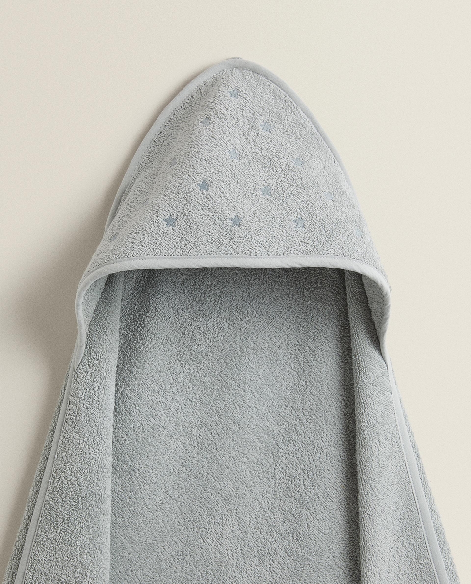 BABY HOODED TOWEL WITH EMBROIDERED STARS