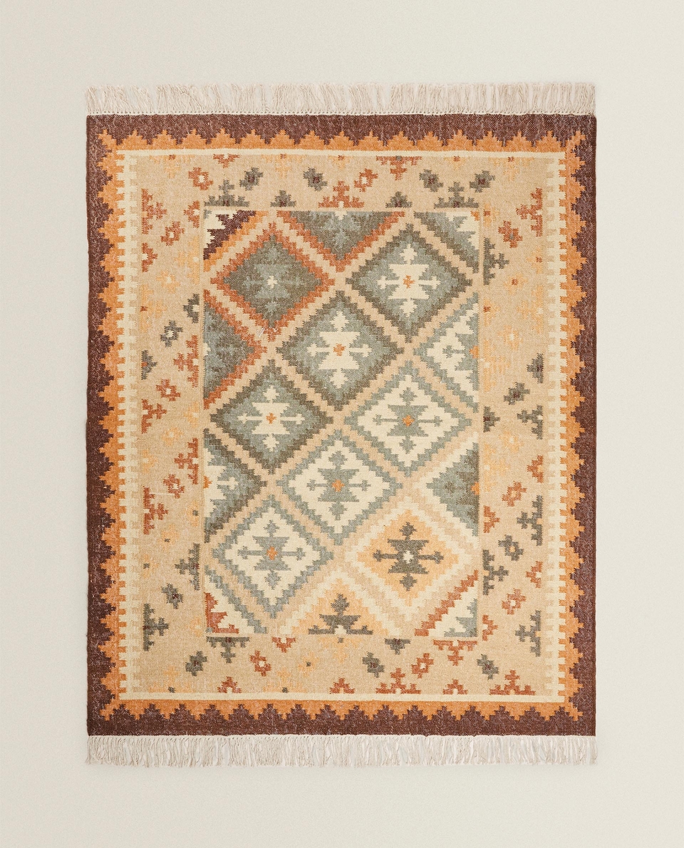 MULTICOLORED RUG WITH FRINGING